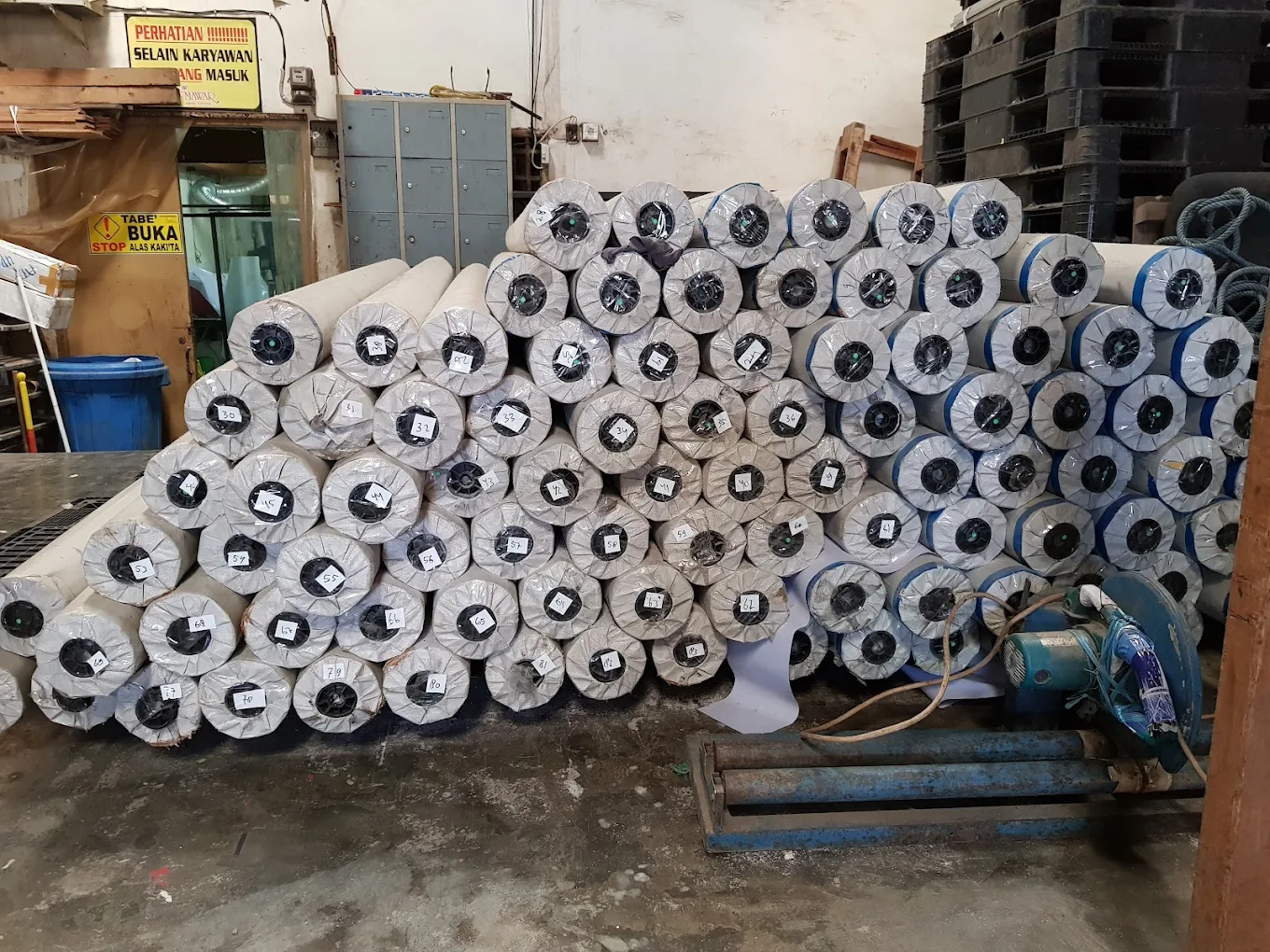 Roll Stiker Besar